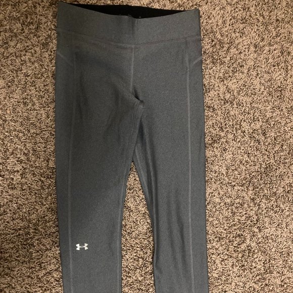 Under Armour Gray Leggings Small Capri Length Compression HeatGear GUC - Picture 1 of 3